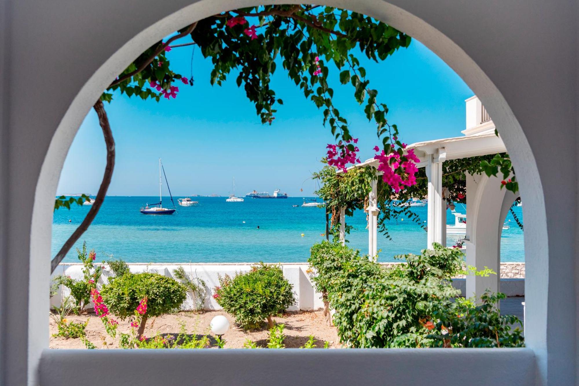 Irene - Beachfront Hotel
