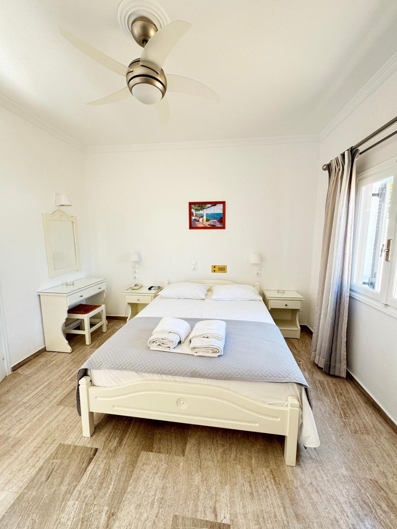 Irene - Beachfront Hotel 2*